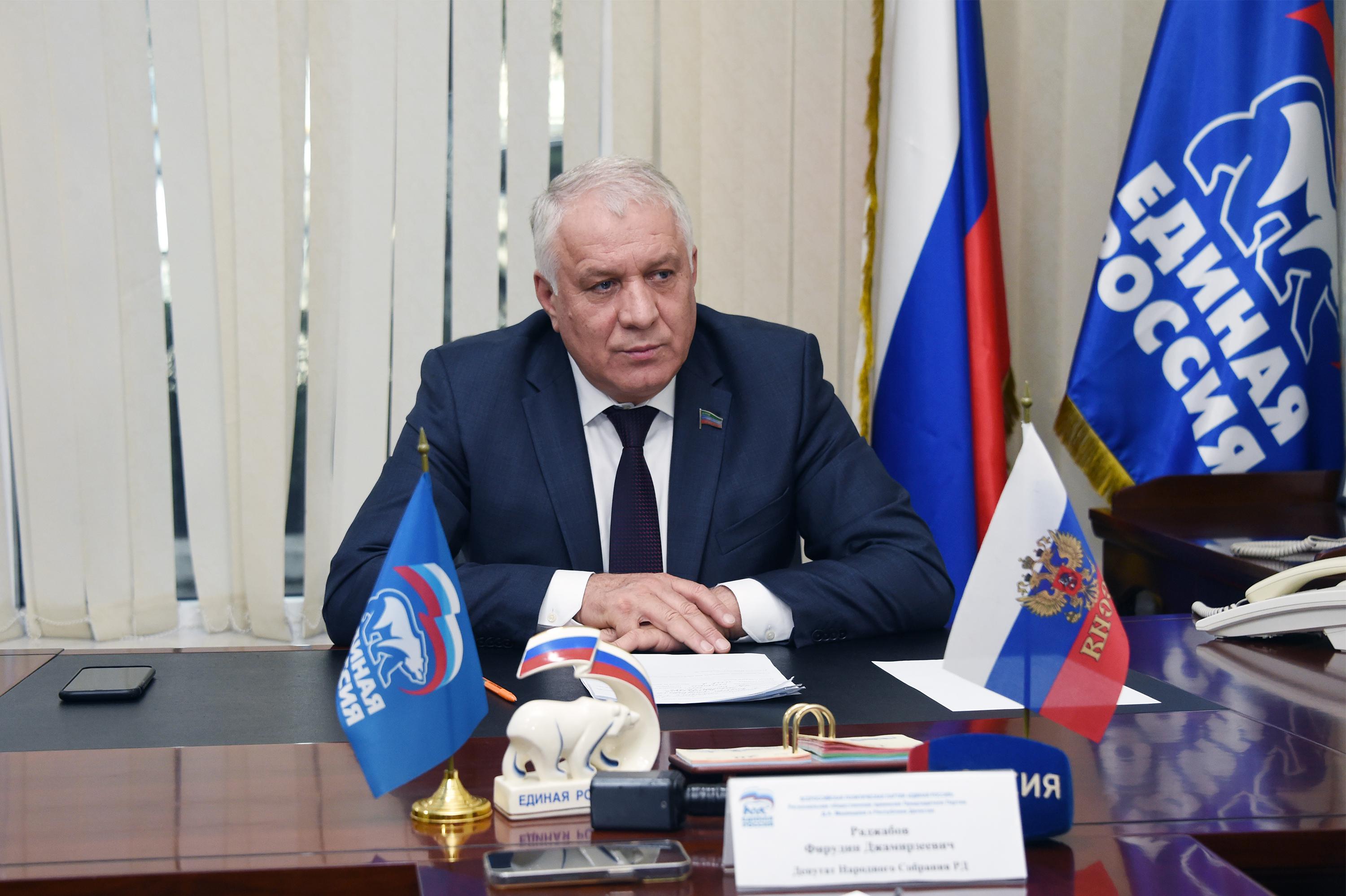 Депутат парламента Дагестана Фирудин Раджабов провел прием граждан