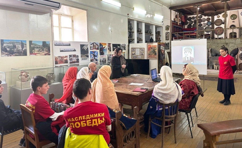 Урок мужества «Защитники Сталинграда» прошел в Гунибском краеведческом музее