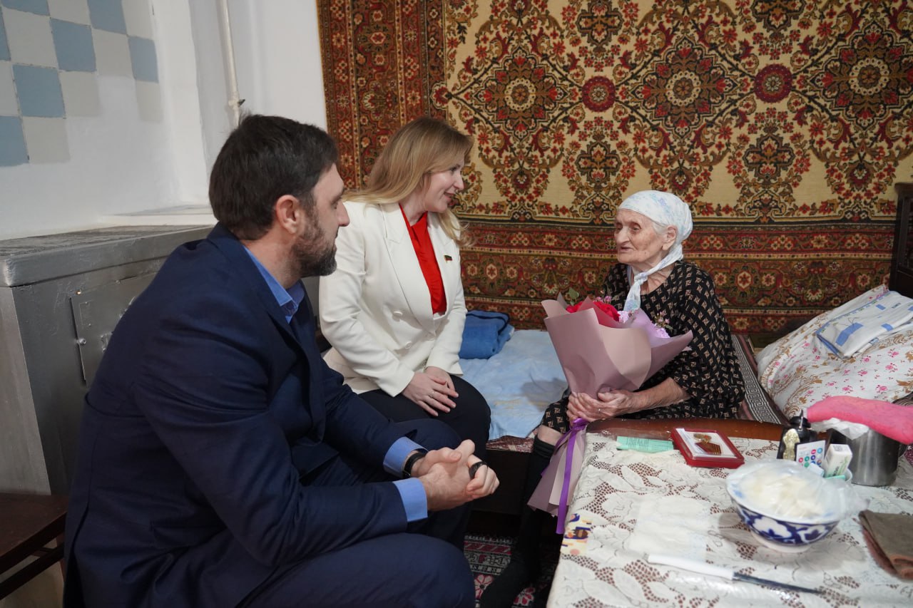 В Хасавюрте труженикам тыла вручили юбилейные медали