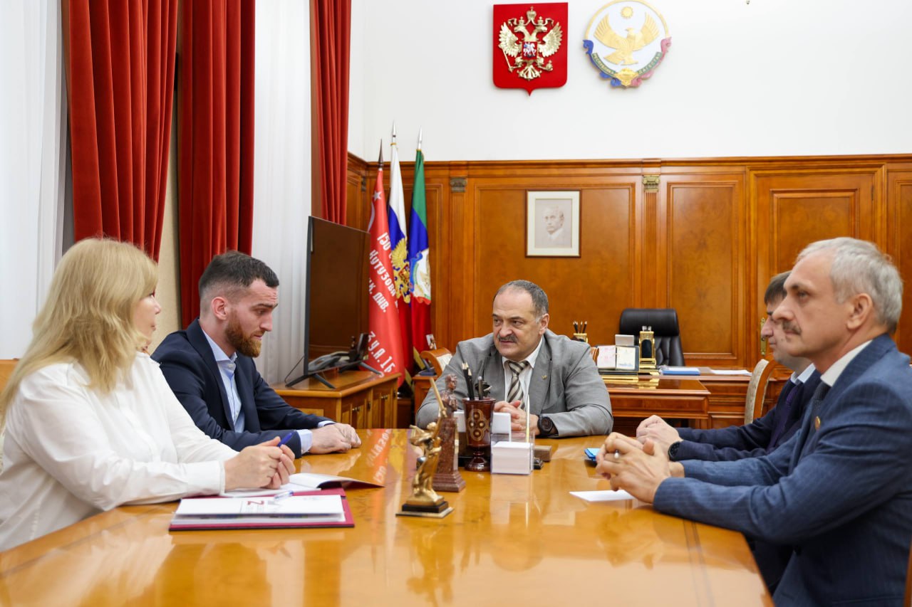 Сергей Меликов встретился с назначенным врио руководителя Миннаца РД Темирланом Абуталимовым