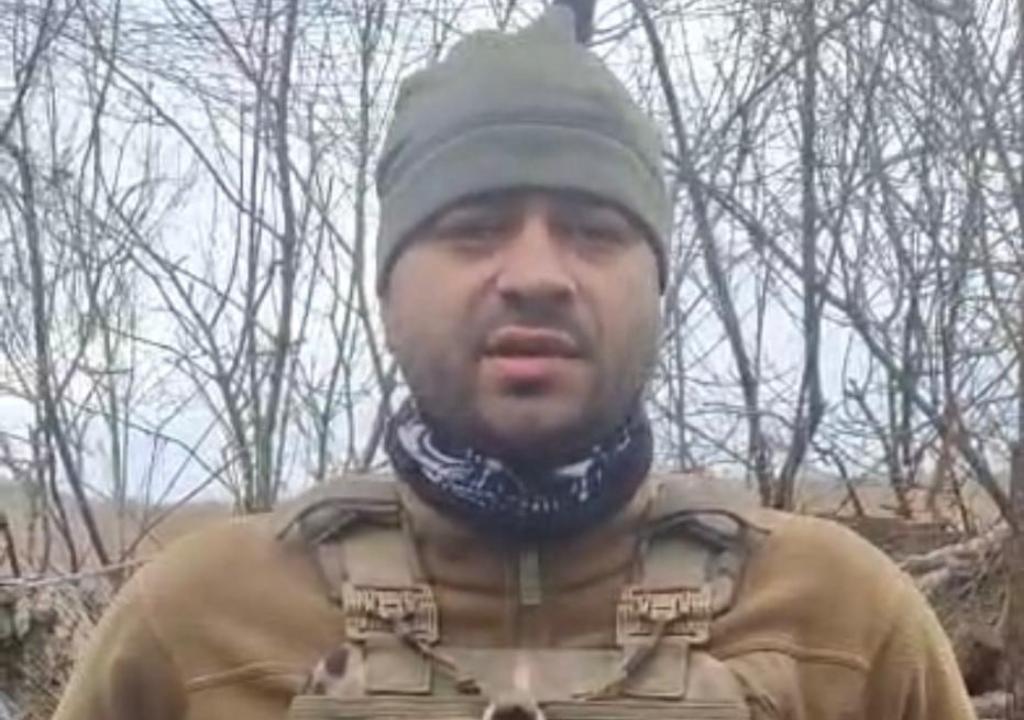 Боец из Кизляра поздравил матерей с Днем матери прямо с передовой