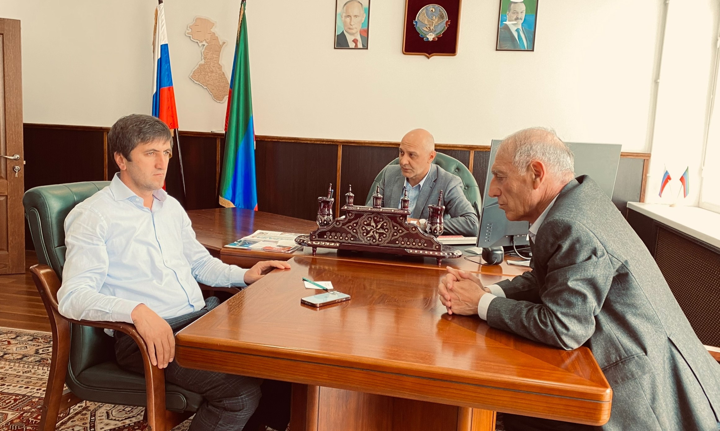 Вопросы социального-экономического развития муниципалитета обсудили в Чародинском районе