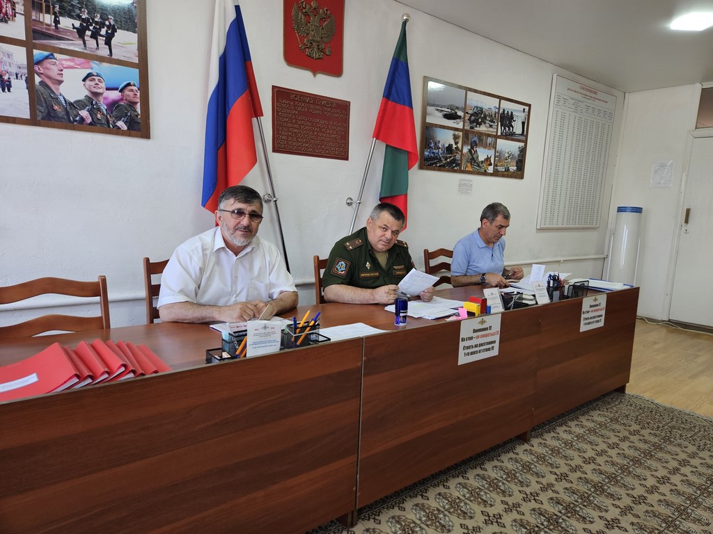 27 призывников из Новолакского района пополнили ряды Вооруженных Сил РФ