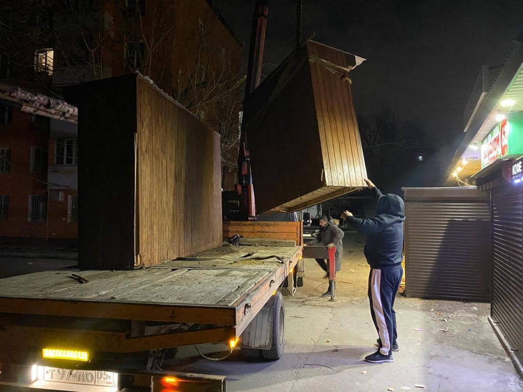 В Махачкале за неделю демонтированы 10 незаконных объектов торговли