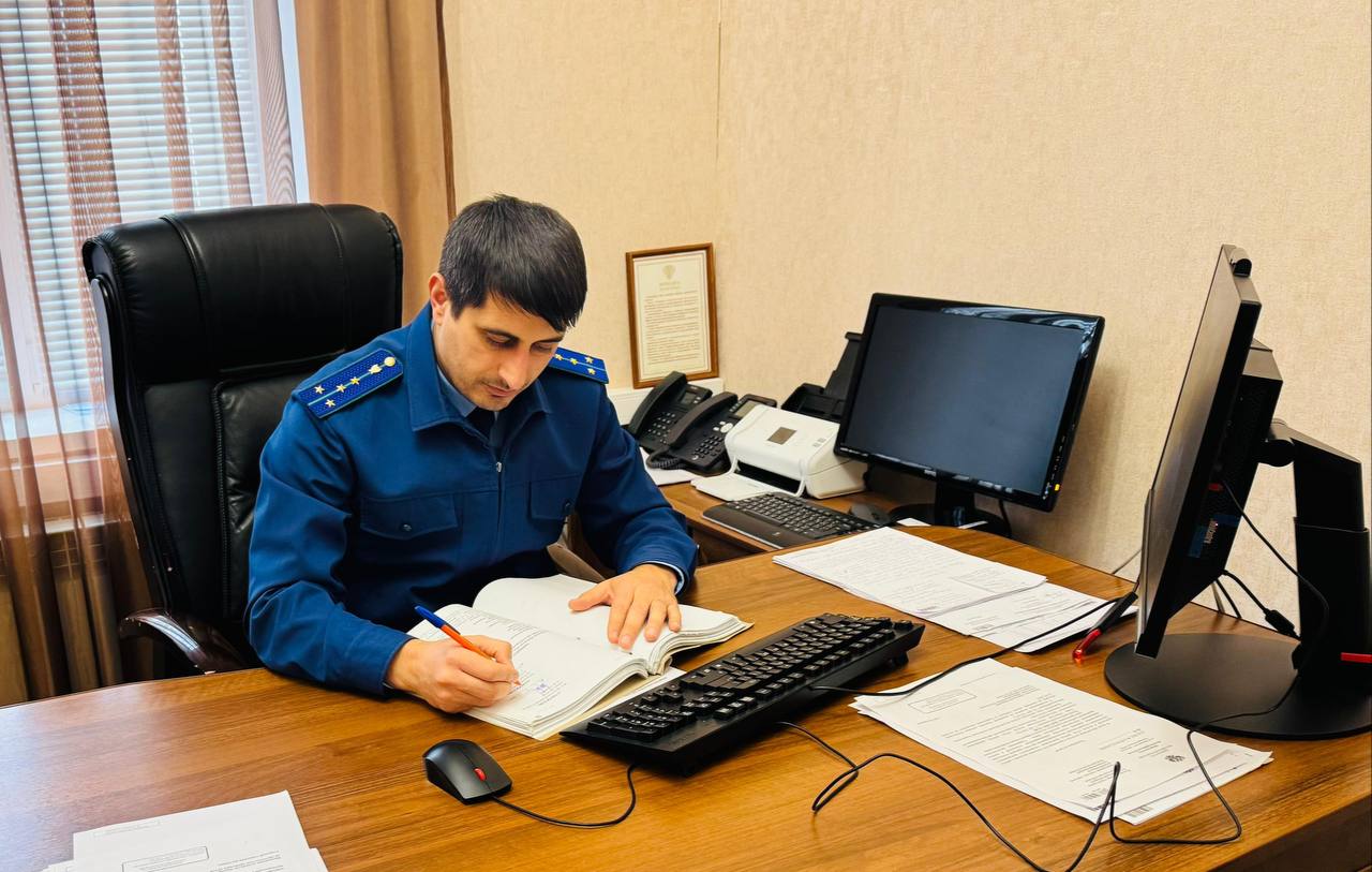 Незаконно уволенную работницу районной школы в Дагестане восстановили в должности