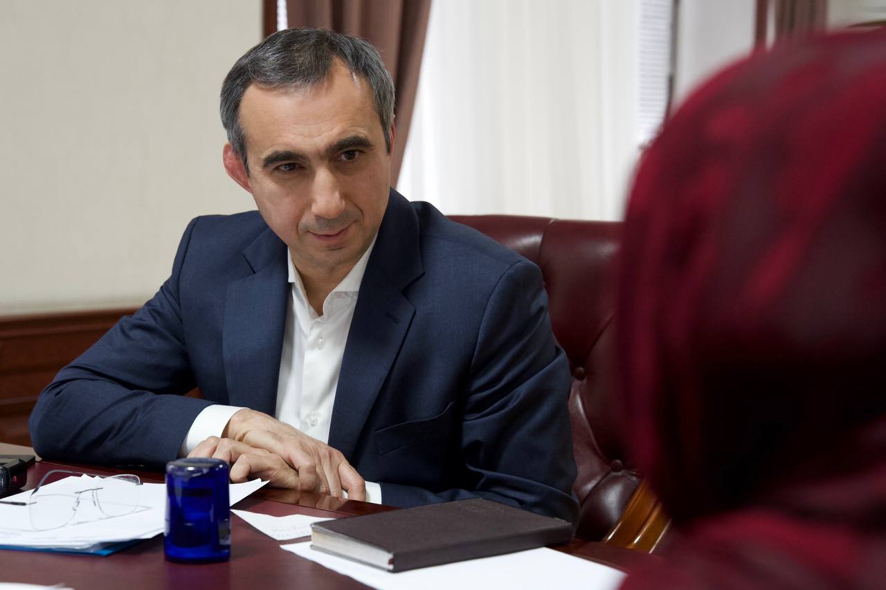 Заур Эминов встретился с автором проекта «Мугинское подворье»