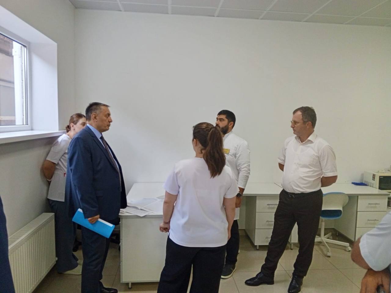 Представители власти проверили работу онкоцентра в Каспийске