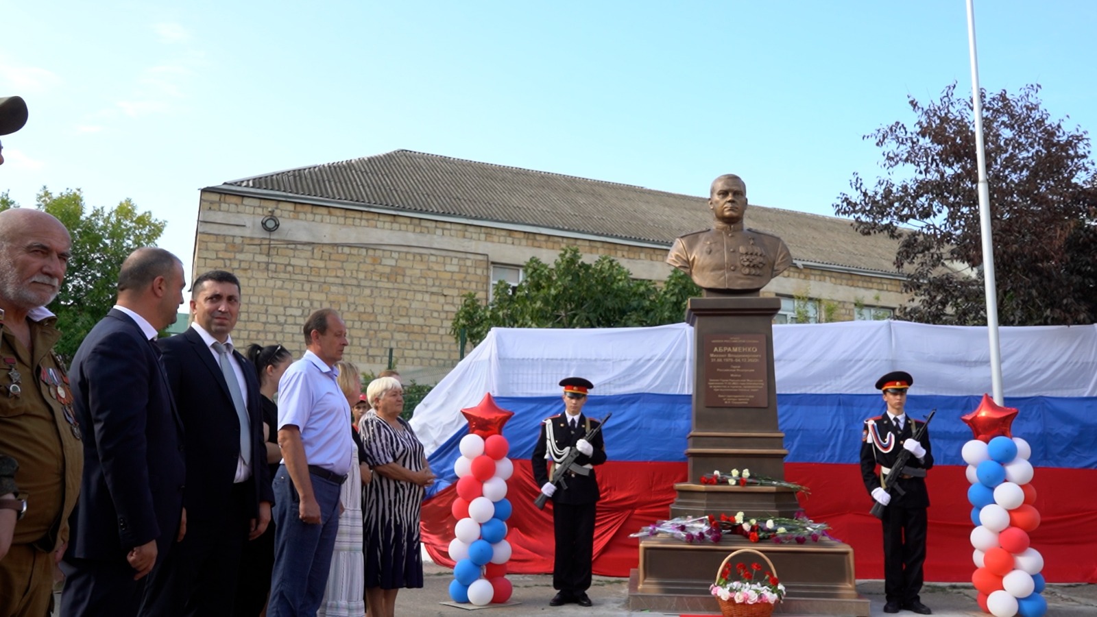 В Дербенте открыт бюст Герою России Михаилу Абраменко