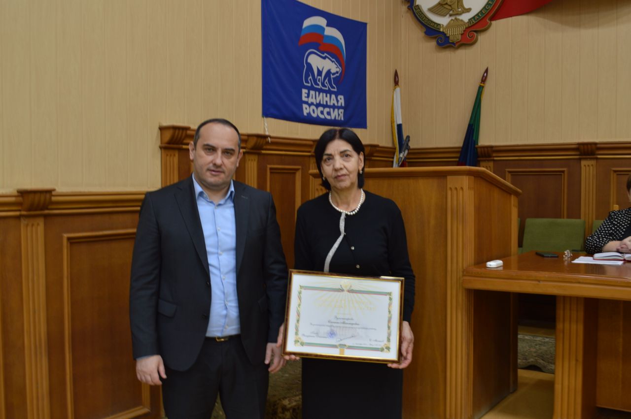 Магомед Эльдерханов провел совещание: от наград до сельского хозяйства