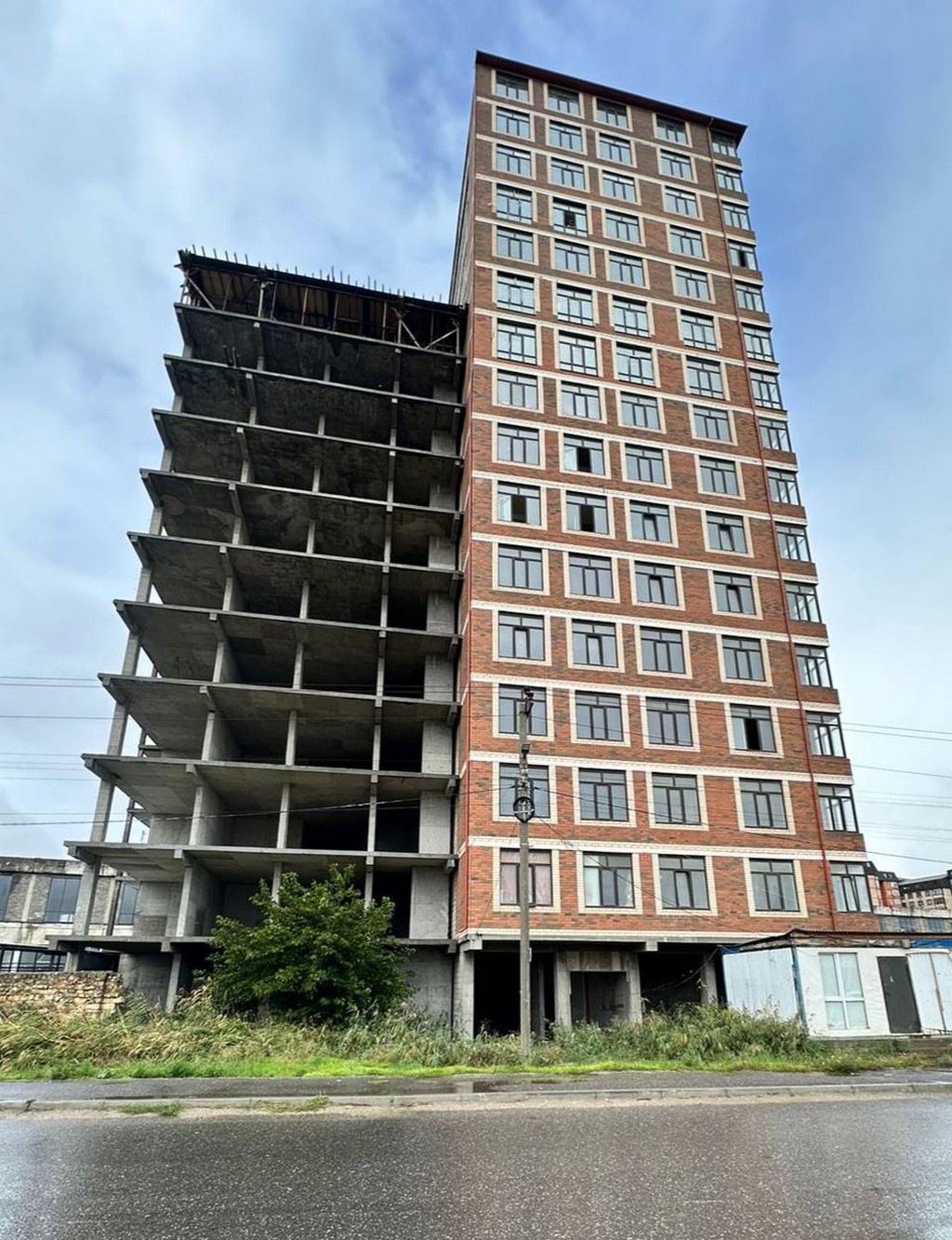 В Махачкале решением суда десятиэтажный жилой дом признан незаконным