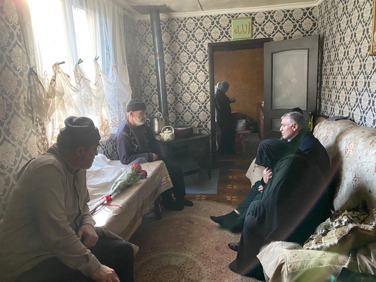 Глава Тляратинского района посетил семьи погибших военнослужащих