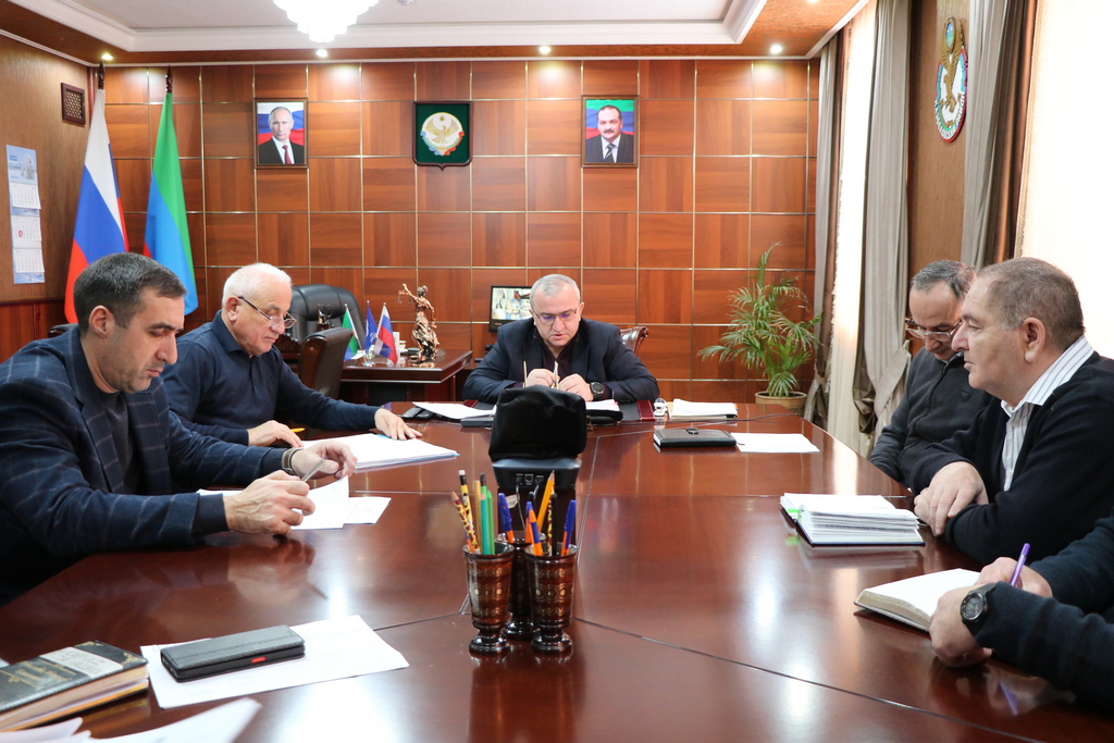 Глава Казбековского района провел аппаратное совещание