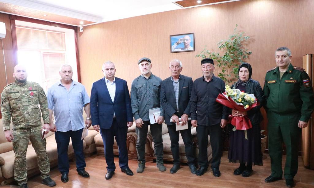 В Казбековском районе прошла церемония вручения госнаград военнослужащим