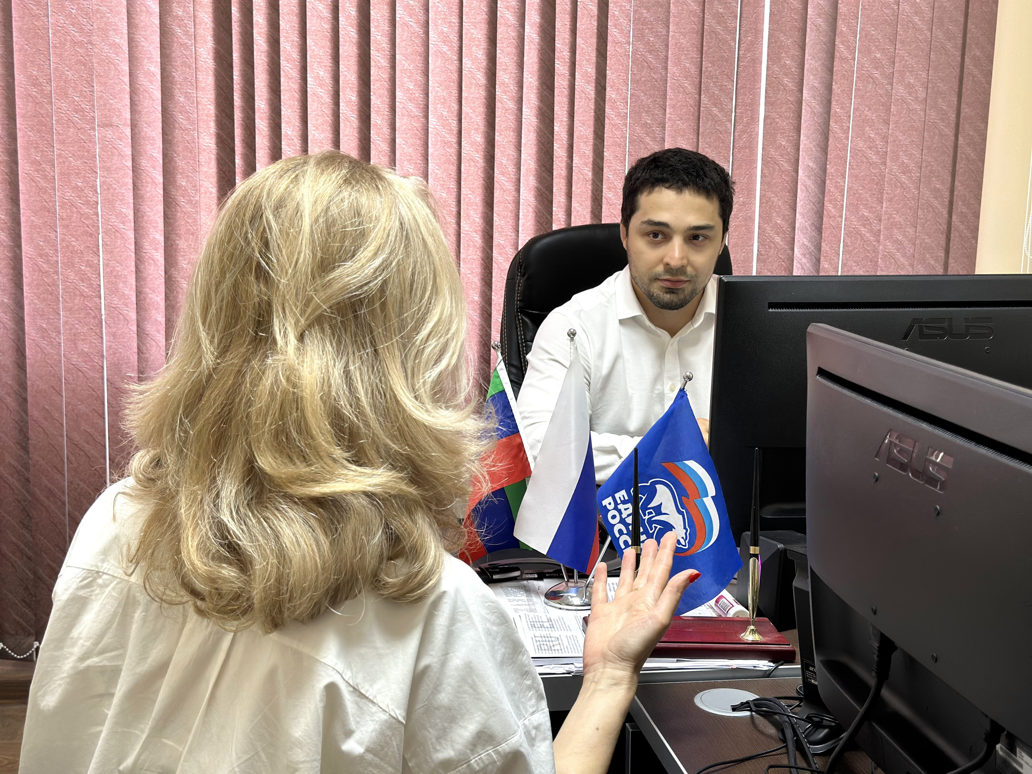 Депутат Шамиль Кудиямагомедов провел личный прием граждан в Махачкале