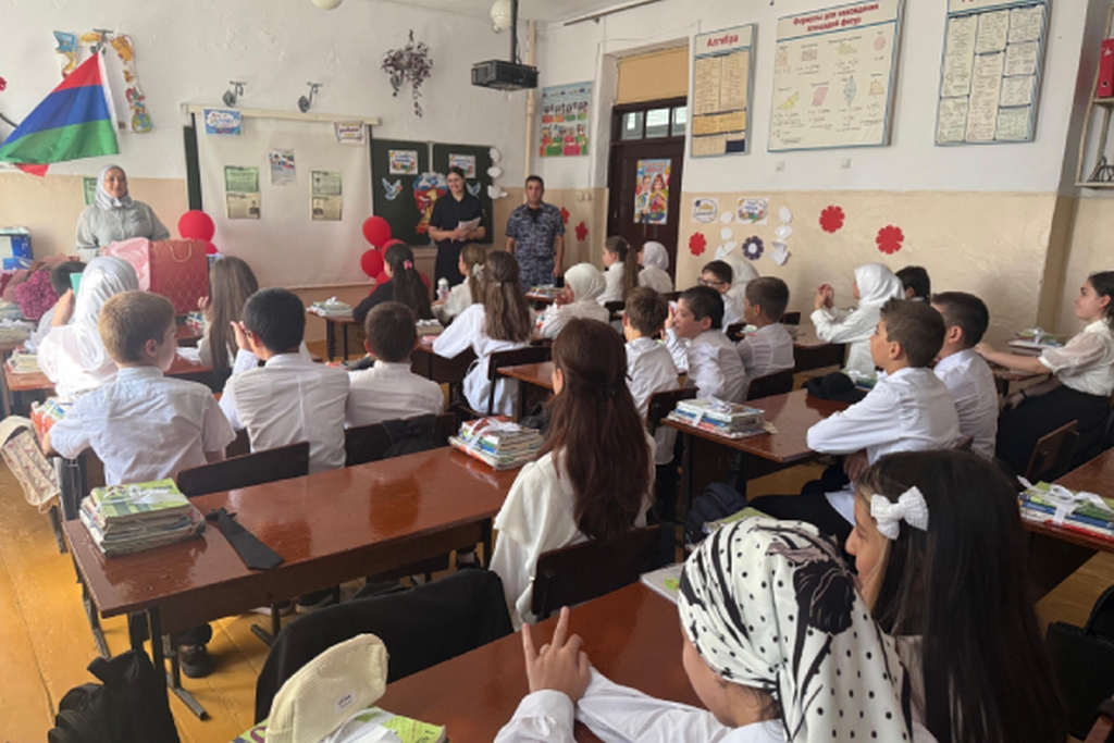 Росгвардейцы провели уроки мужества для дагестанских школьников