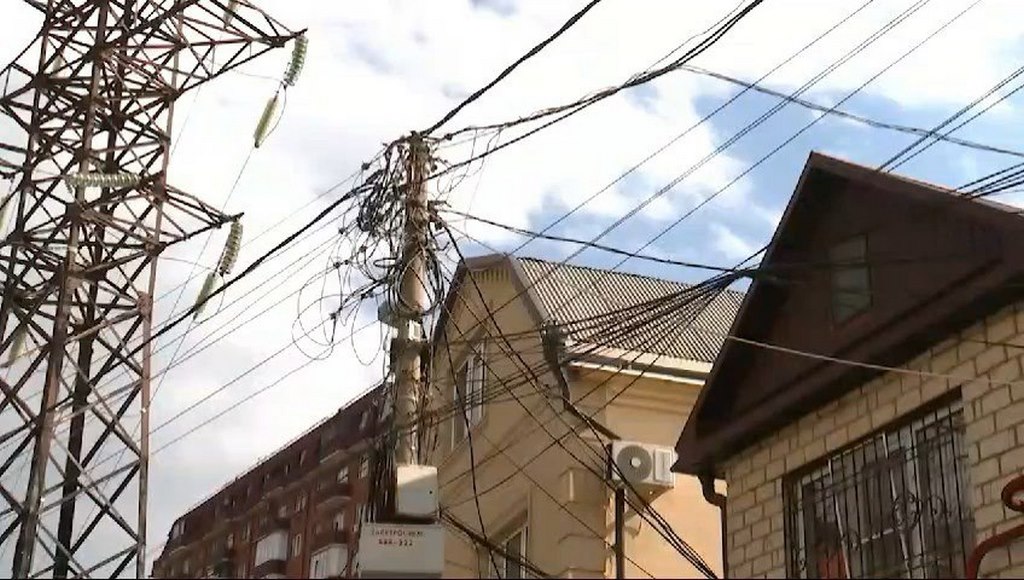 Энергетики Дагестана демонтируют с опор ЛЭП незаконные линии интернет-провайдеров