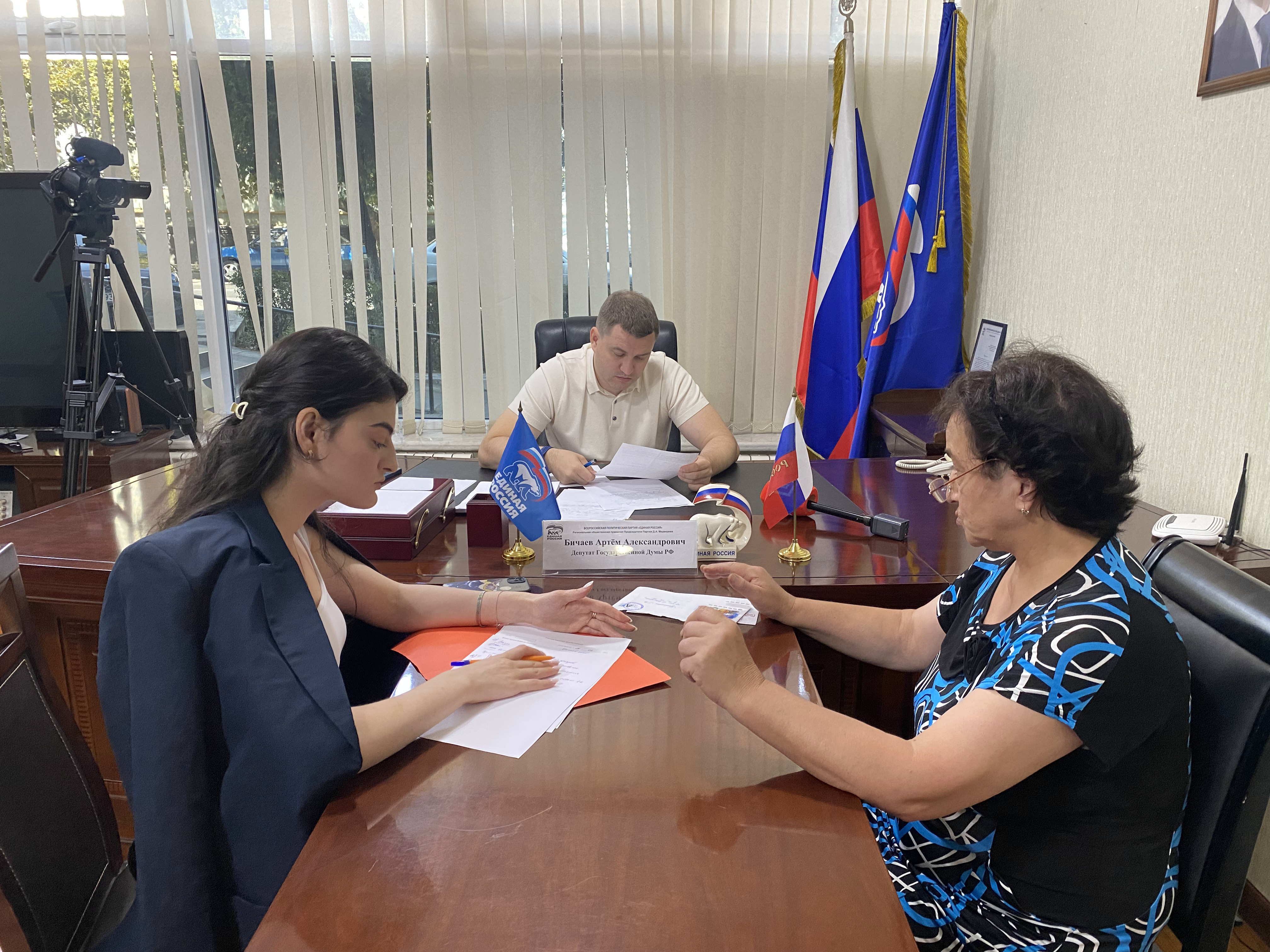 Артем Бичаев провел личный прием граждан