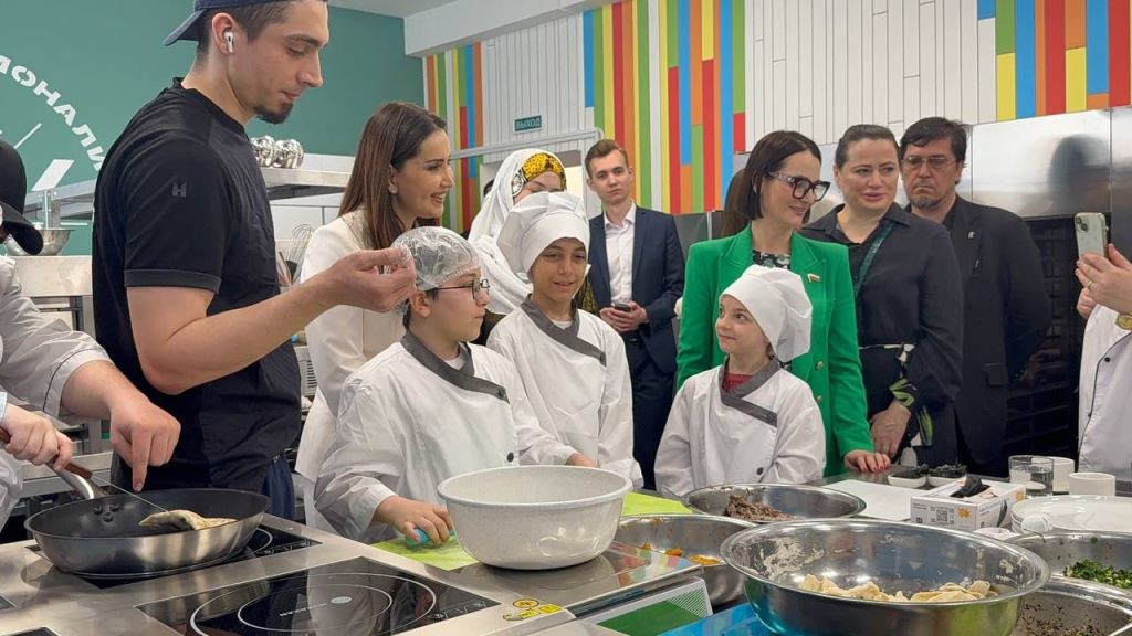 В Дагестане депутату Госдумы РФ Татьяне Буцкой представили проект «Семейная школа кулинарии»