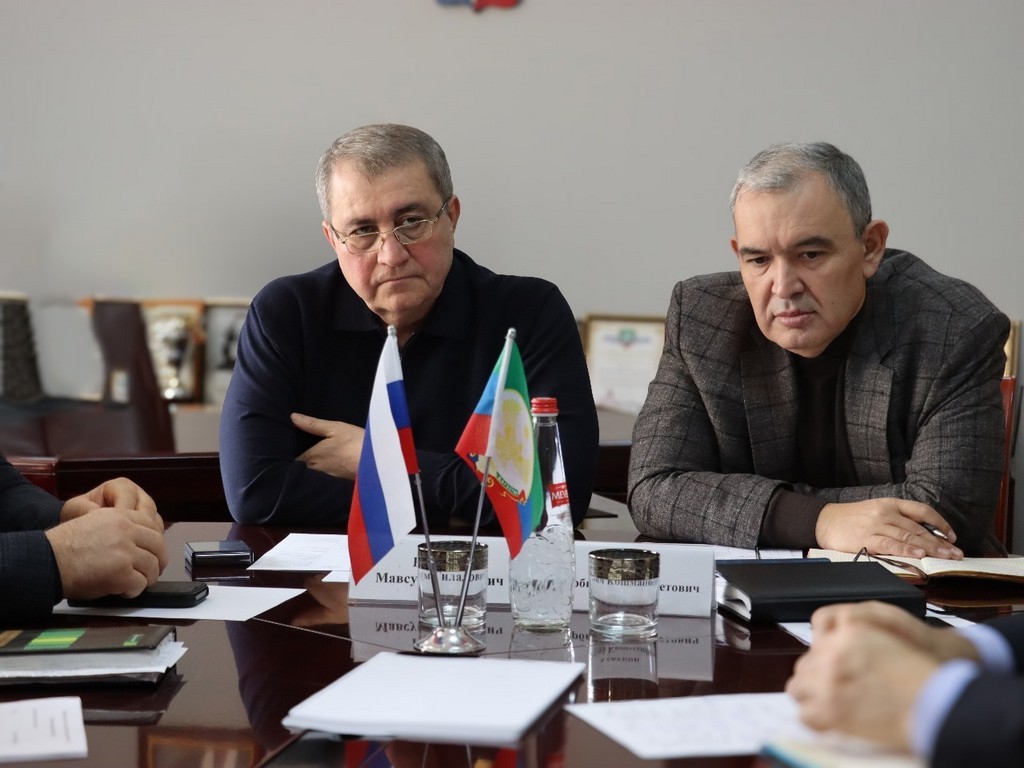 Глава Минсельхозпрода РД Мухтарбий Аджеков провел прием граждан в Дербентском районе