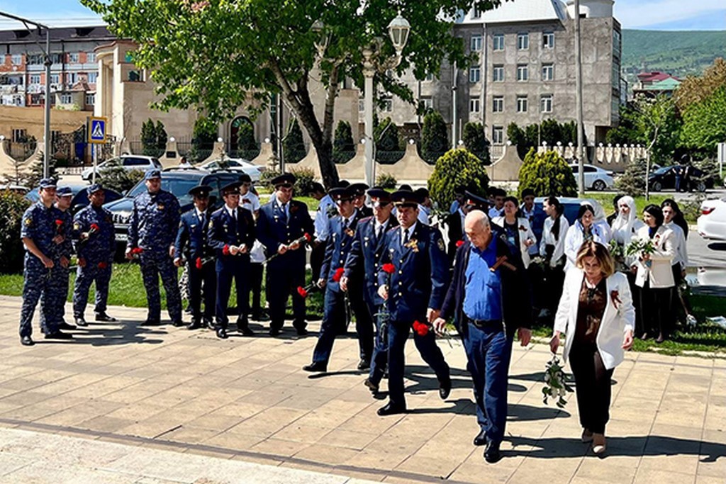 Сотрудники УФСИН приняли участие в патриотических мероприятиях в Махачкале