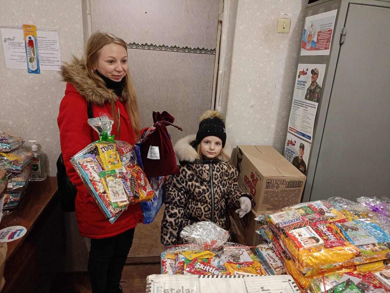 Добровольцы батальона «Каспий» передали подарки детям города Первомайска Луганской Народной Республики