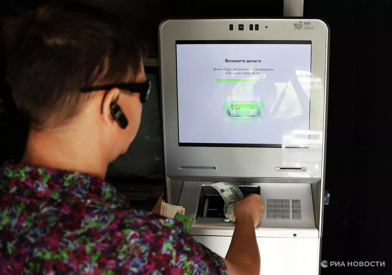ЦБ объяснил, кого коснутся ограничения на снятие наличных в банкоматах