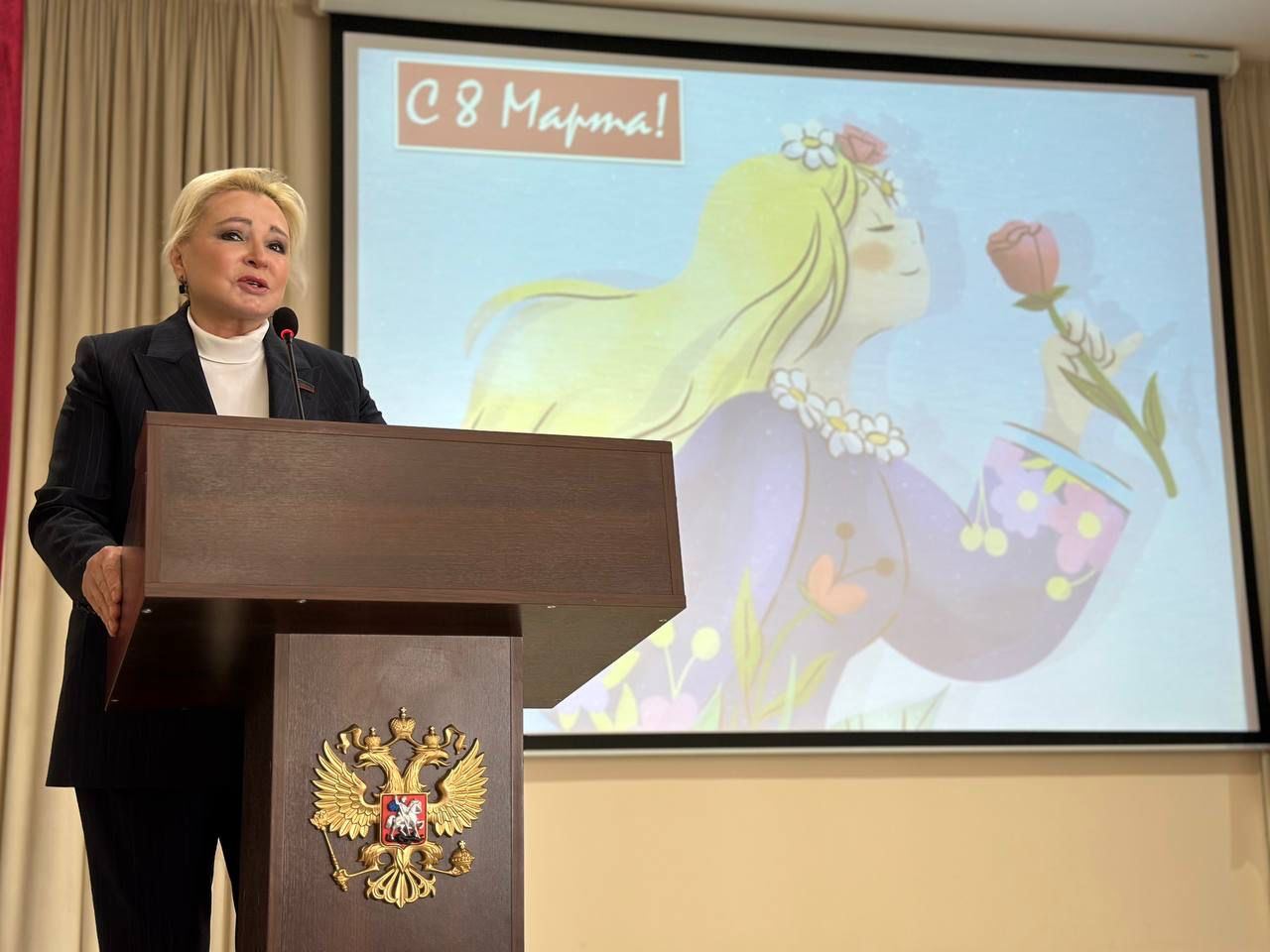 Елена Павлюченко приняла участие в патриотической акции «Сад памяти» в Дербентском педколледже