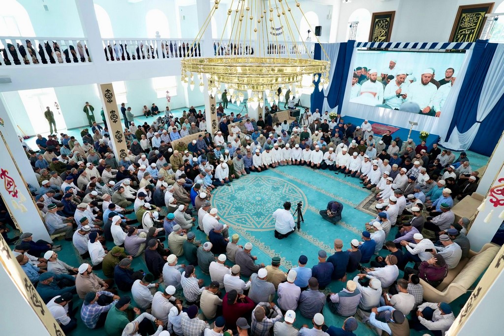 Глава Хасавюртовского района отметил благодарностью имама селения Куруша