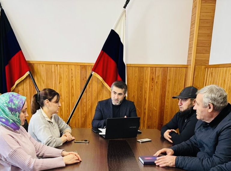 В Новолакском районе обсудили вопрос незаконного размещения несанкционированных рекламных конструкций