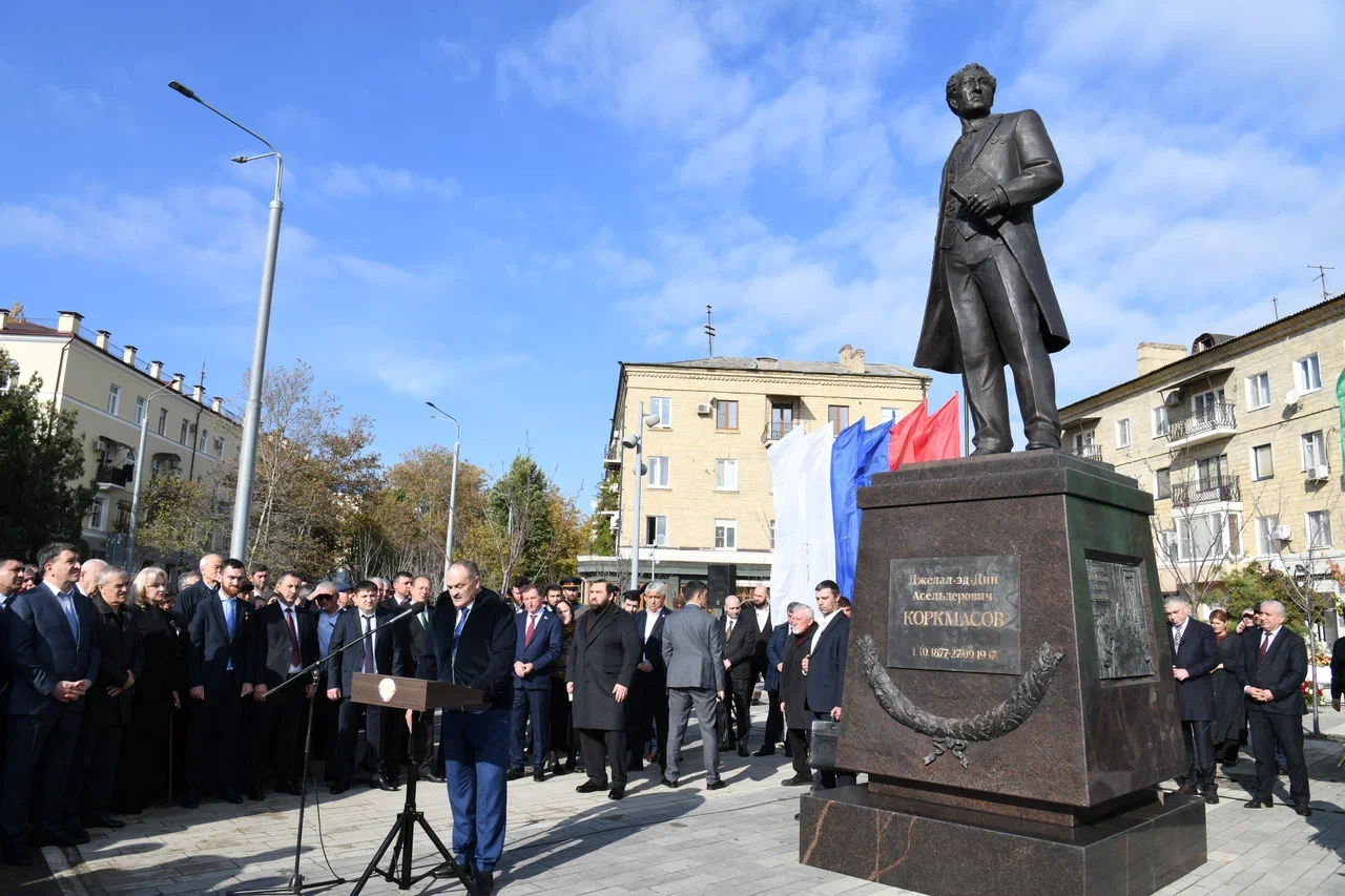 В Махачкале открыли памятник выдающемуся государственному деятелю Джелал-эд-Дину Коркмасову