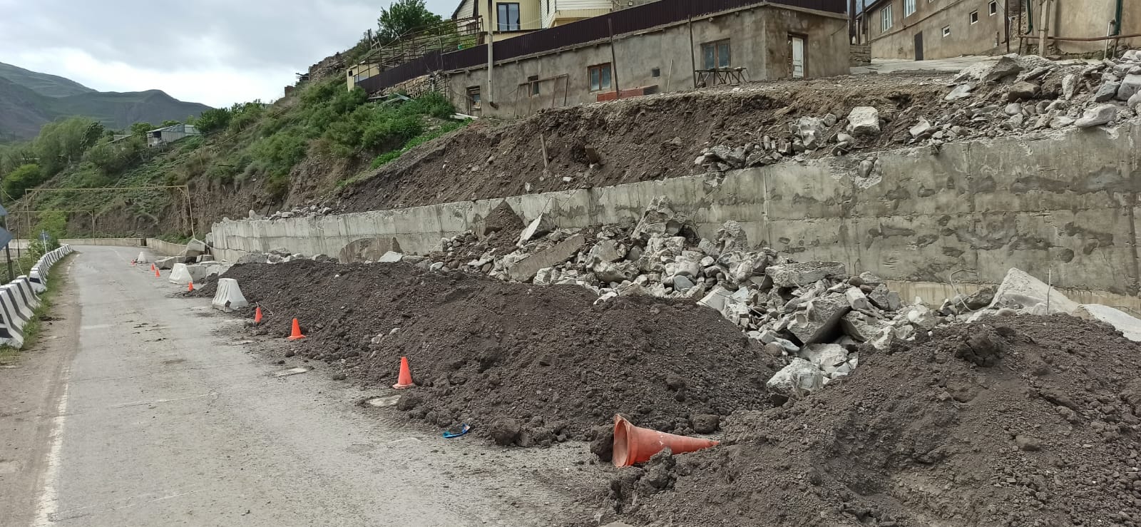 В Курахском районе началось восстановление аварийного участка дороги