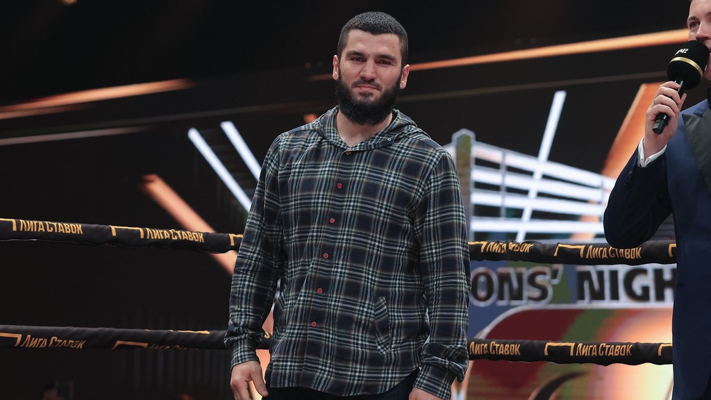 Артур Бетербиев выйдет на ринг 22 ноября в Эр-Рияде