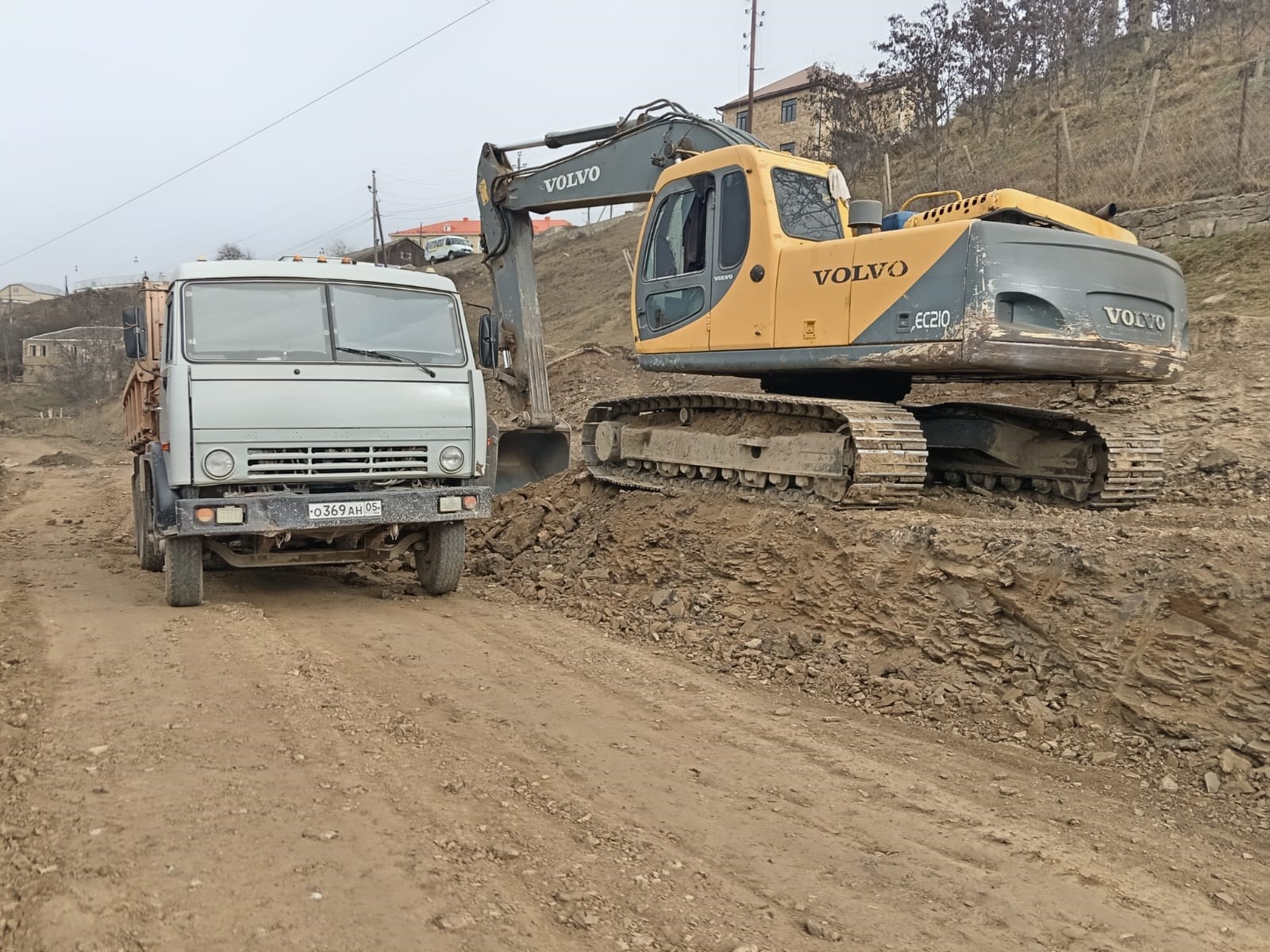 В Дахадаевском районе продолжается благоустройство одной из улиц села Уркараха