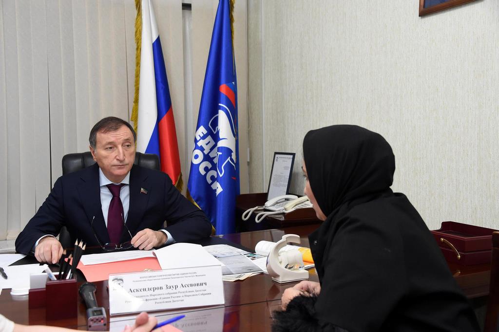 Спикер парламента Дагестана Заур Аскендеров провел личный прием граждан