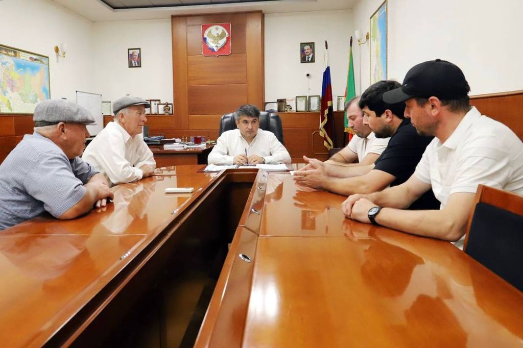 Глава Табасаранского района провел личный прием граждан