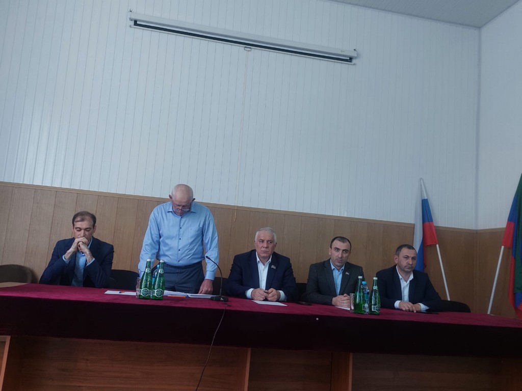 Замир Азизов переизбран главой Курахского района