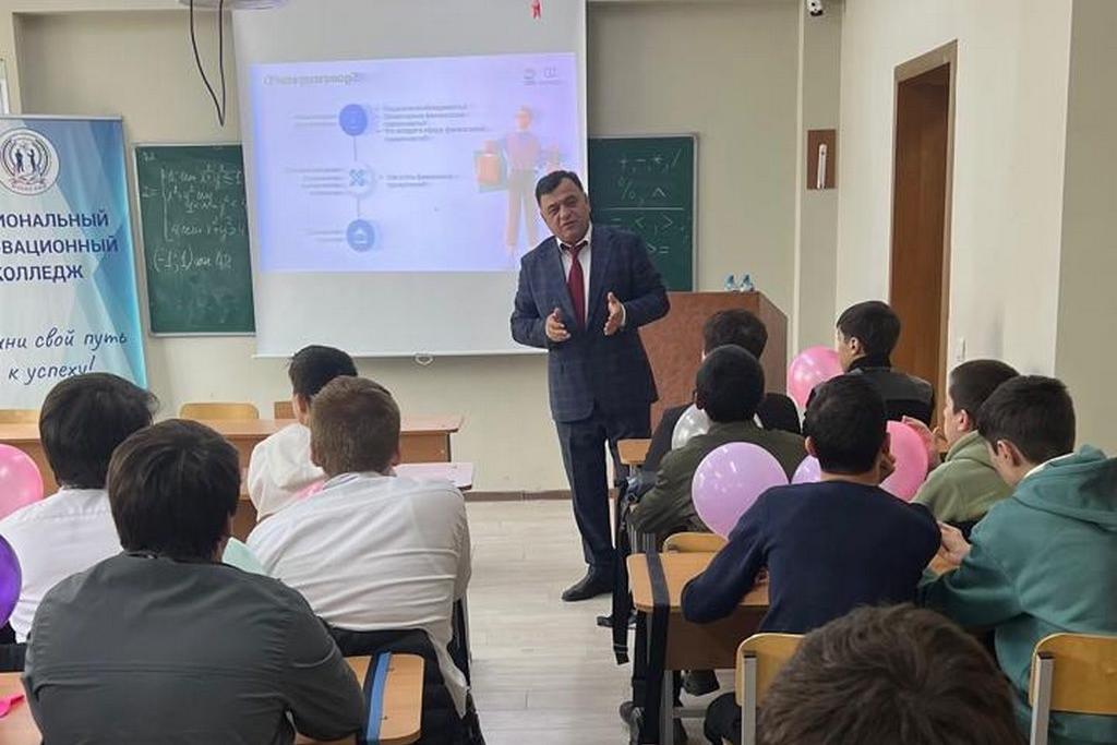 Открытый урок по финансовой грамотности провел депутат Ибрагим Байсангуров