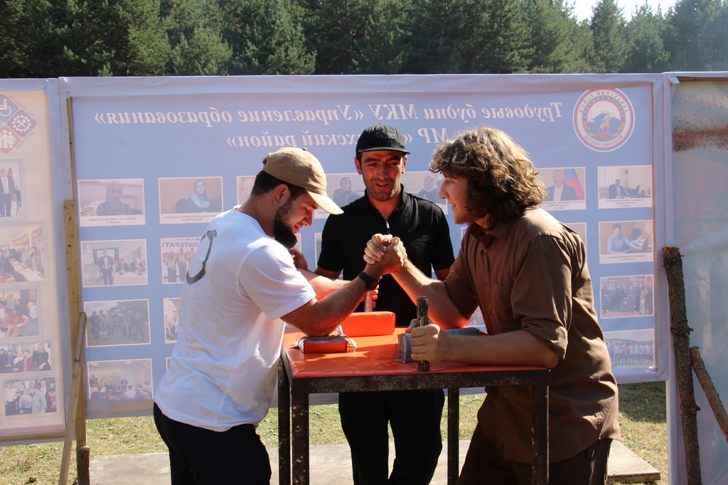 В Ахвахском районе состоялся чемпионат по национальным видам спорта