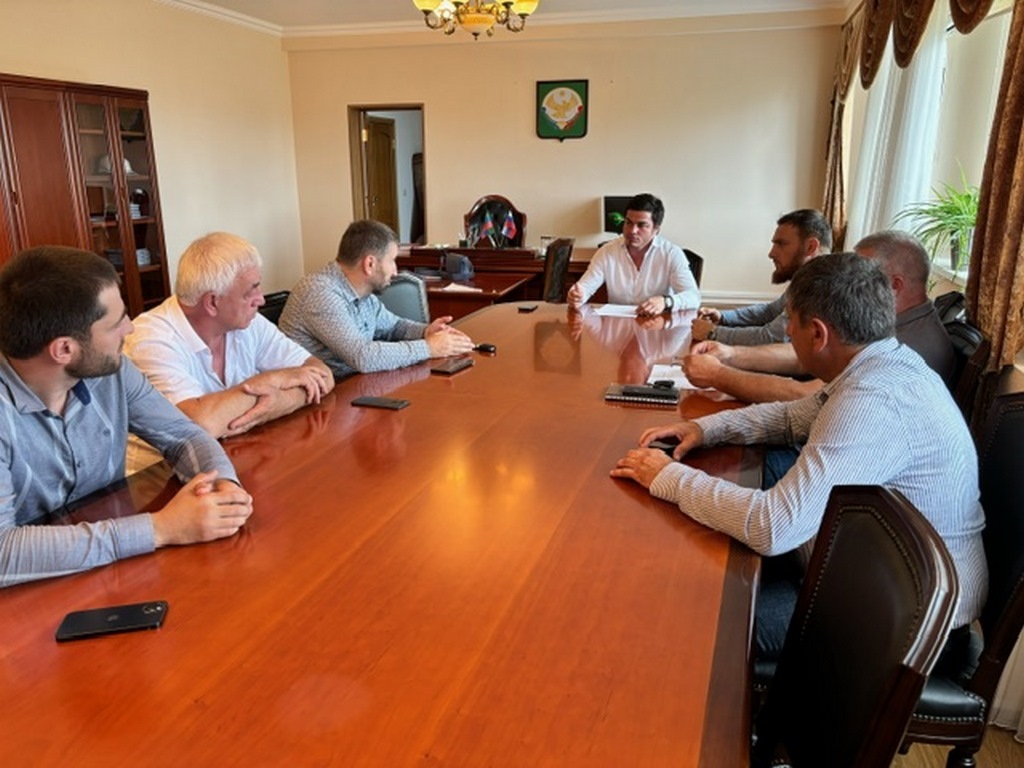 В Новолакском районе обсудили вопросы маркировки и учета КРС и МРС