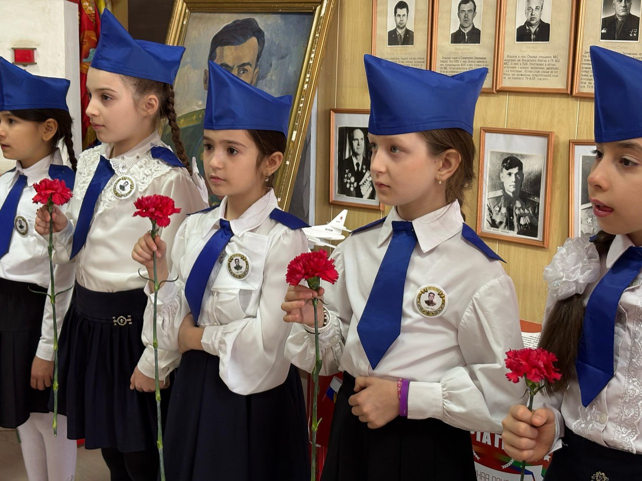 В Каспийске учащихся лицея №8 посвятили в аметхановцы