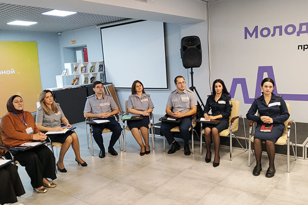 Сотрудники УФСИН прошли обучение в «Школе наставников» от Движения Первых