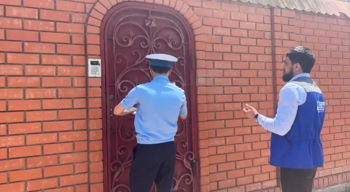 В Махачкале судебные приставы навестили должников за газ