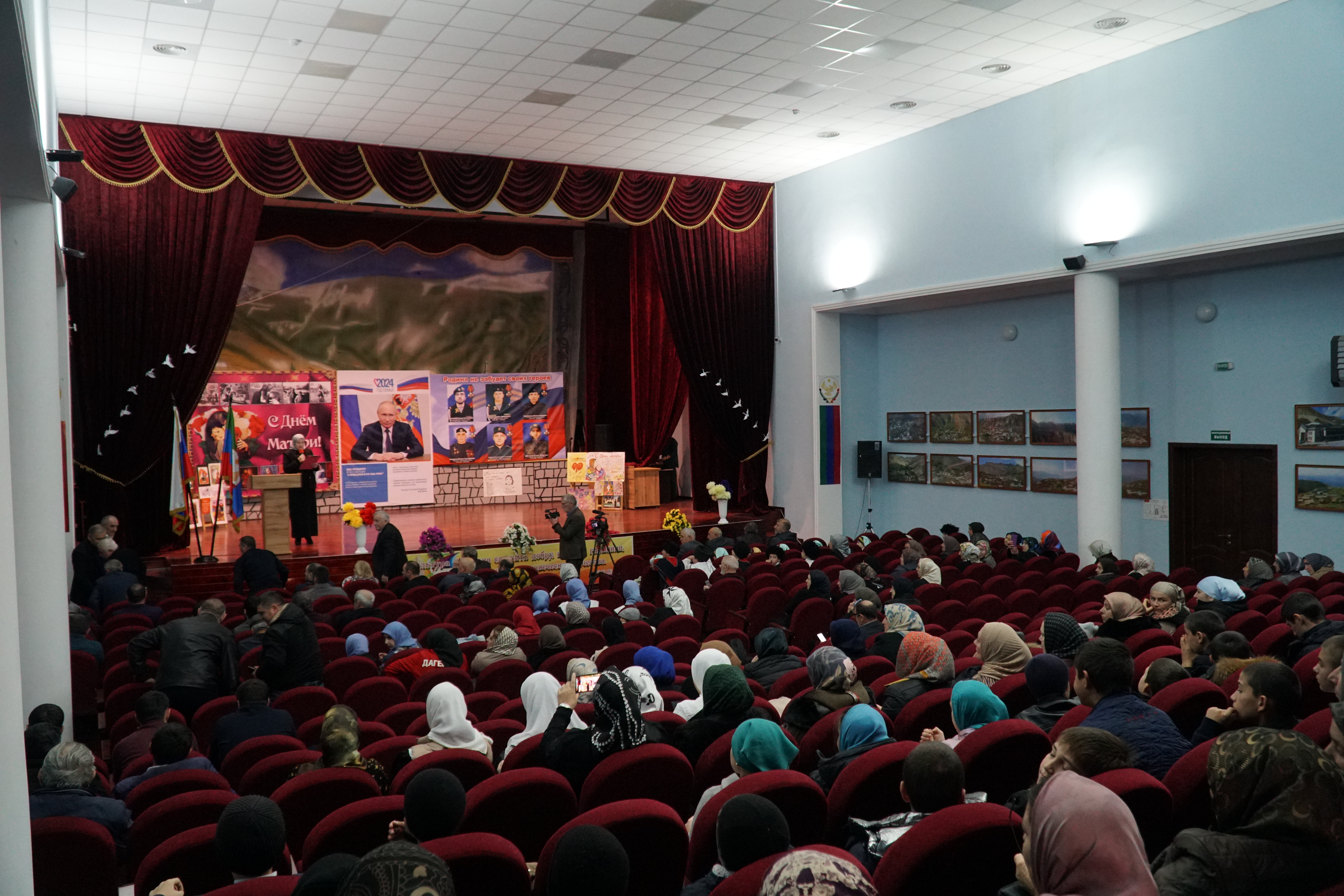 Мухтарбий Аджеков принял участие в праздновании Дня матери в Гумбетовском районе