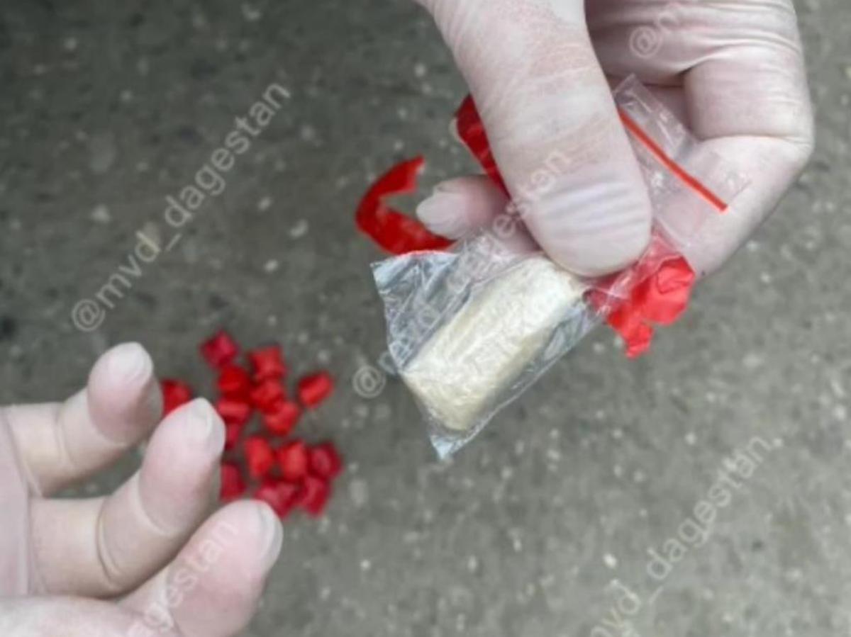 Полицейские в Кизляре задержали мужчину с мефедроном