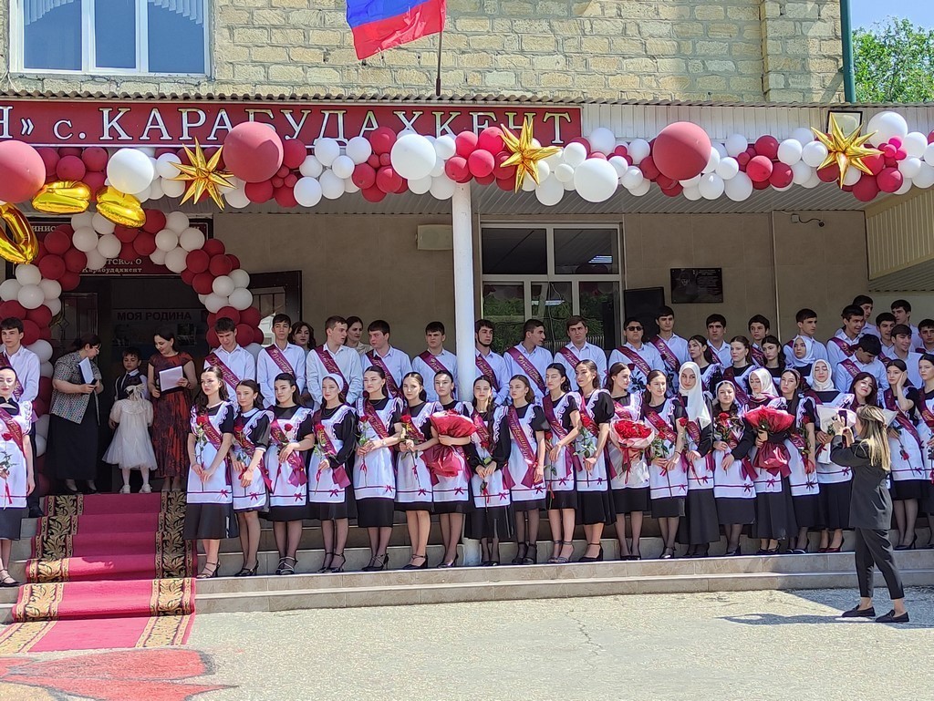Праздник Последнего звонка прошел в гимназии села Карабухкента
