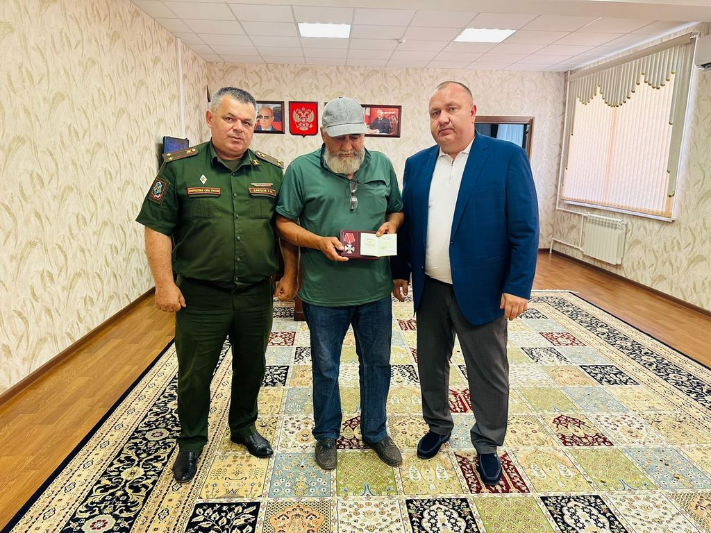 Власти Хасавюртовского района передали госнаграды родным погибших участников СВО