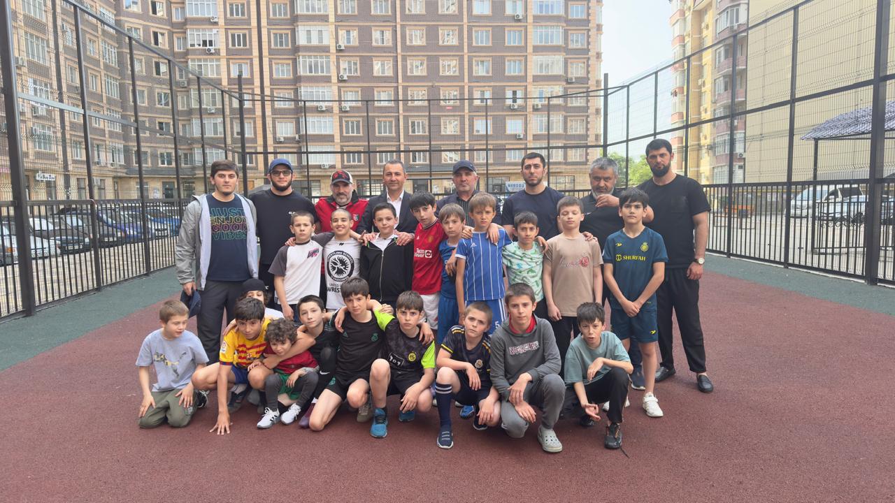 Турнир по мини-футболу к Международному дню соседей проходит в Махачкале