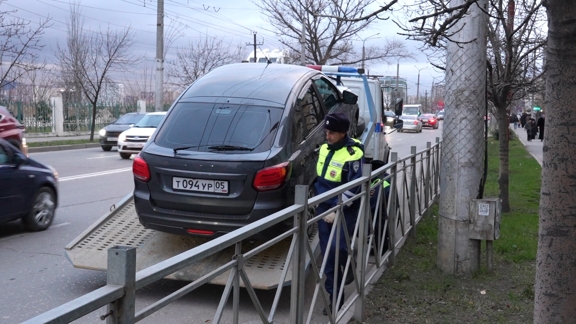 В Махачкале усилили контроль за парковкой в местах остановок общественного транспорта