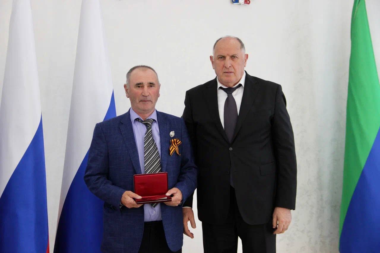 Тренеру из Хунзахского района присвоено звание «Заслуженный работник физической культуры РФ»