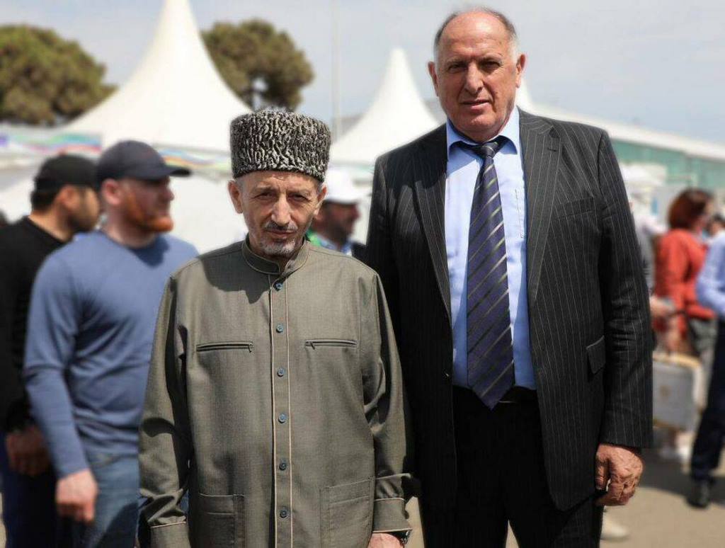 Абдулмуслим Абдулмуслимов поздравил муфтия Дагестана с днем рождения